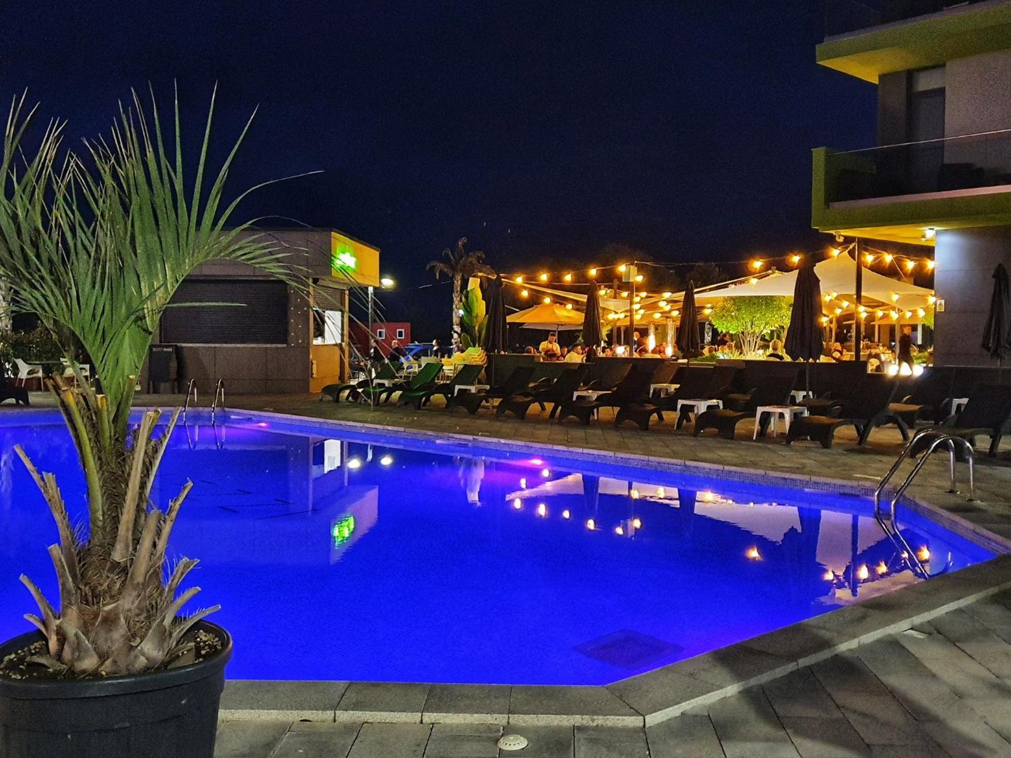 Purple Onyx - Pool & Spa Beach Resort Năvodari Extérieur photo