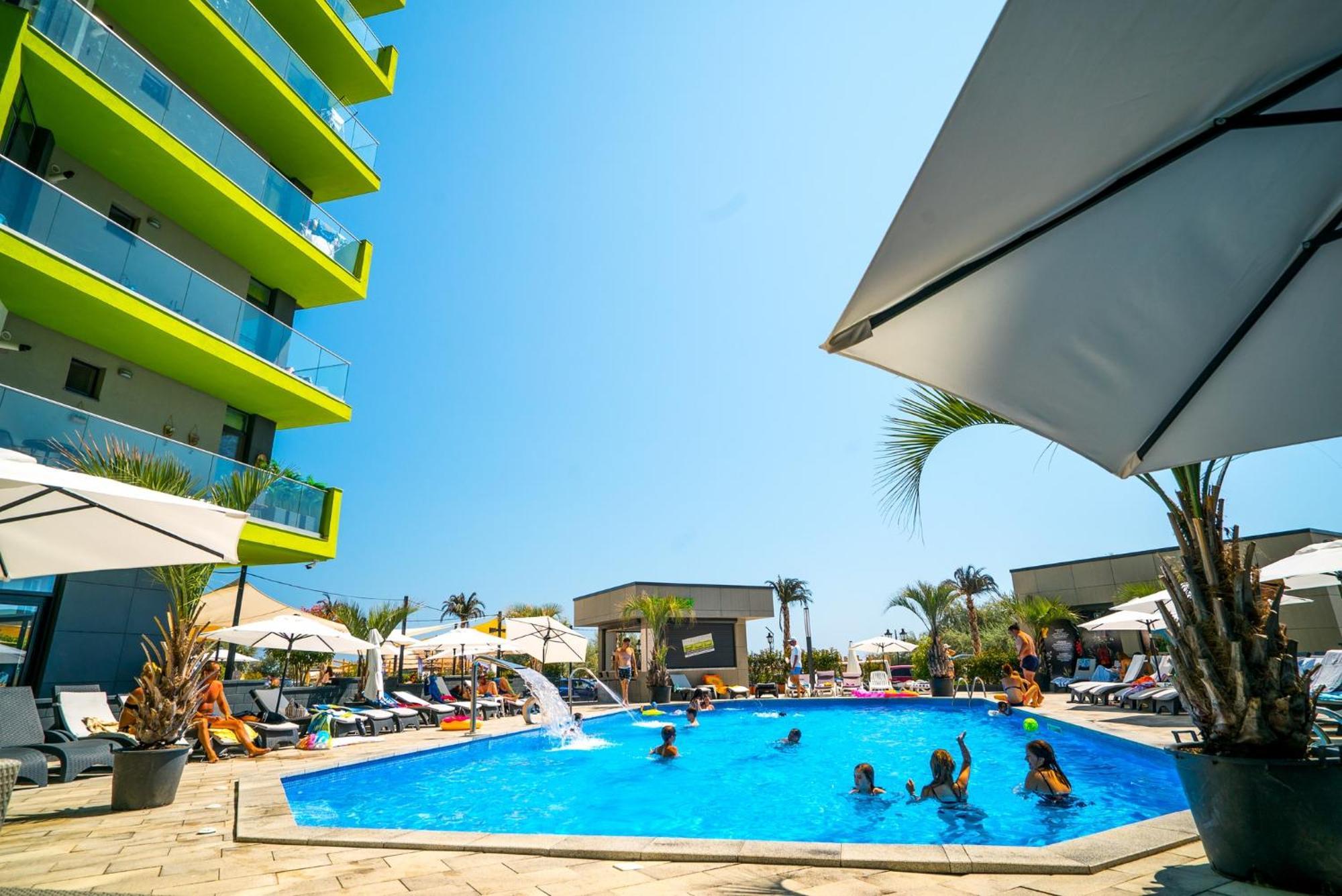 Purple Onyx - Pool & Spa Beach Resort Năvodari Extérieur photo